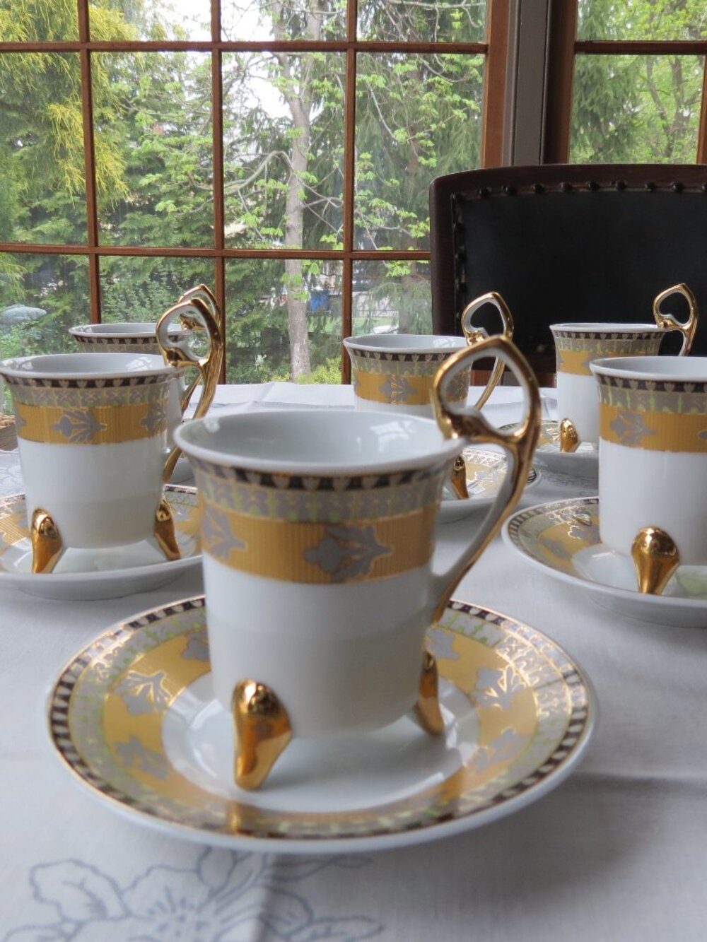 Tulip edged Porcelain Footed Demitasse 1 Teacup Espresso and 1 Saucer Set